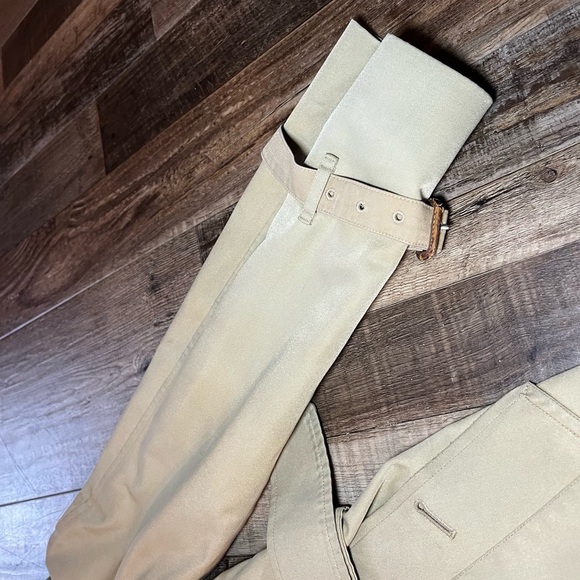 Burberrys Vintage Khaki Long Trench Coat with Belt Size Medium See Measurements - Picture 9 of 16